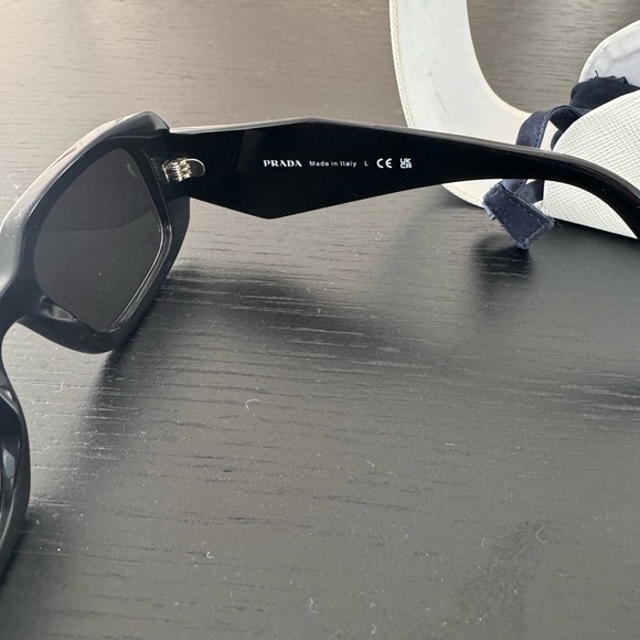 Authentic Prada rectangle sunglasses - Picture 7 of 8